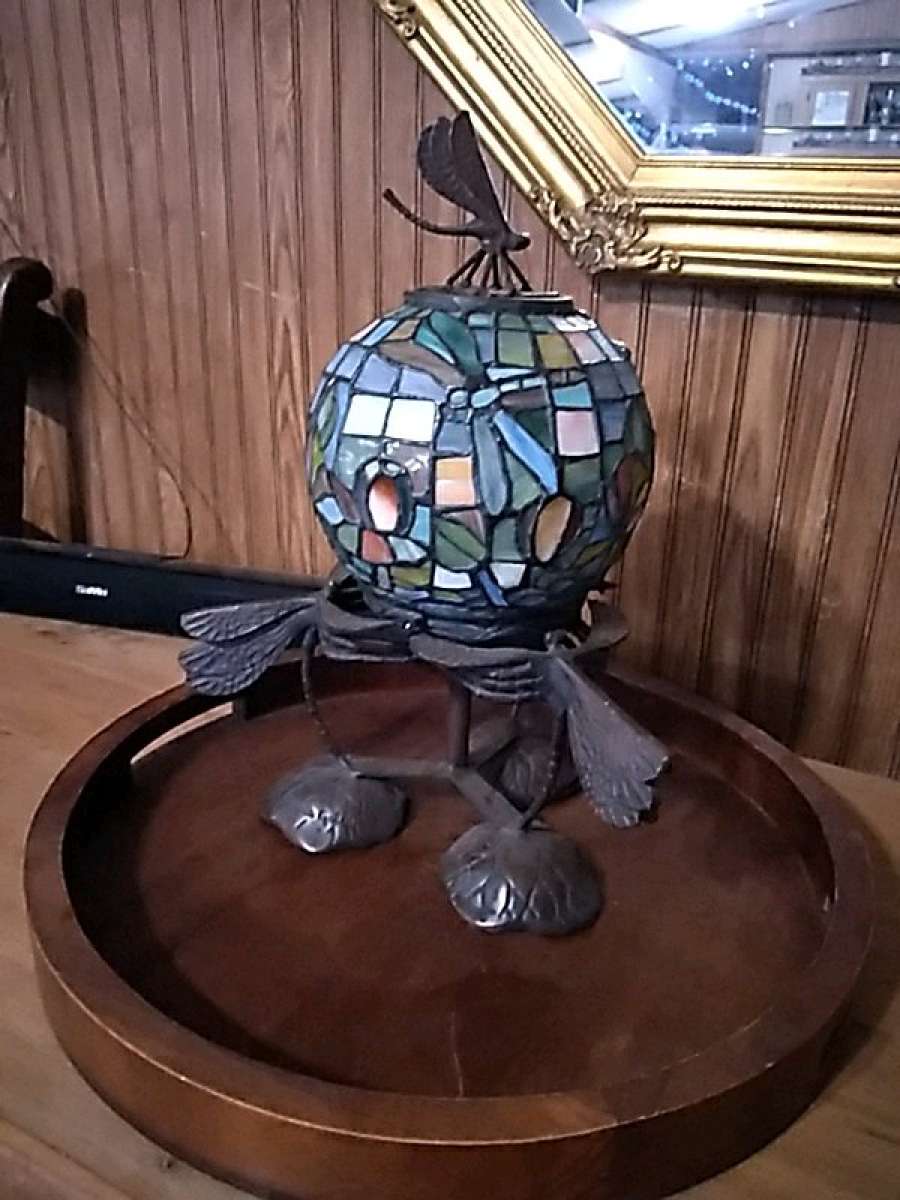 Tiffany dragonfly lamp