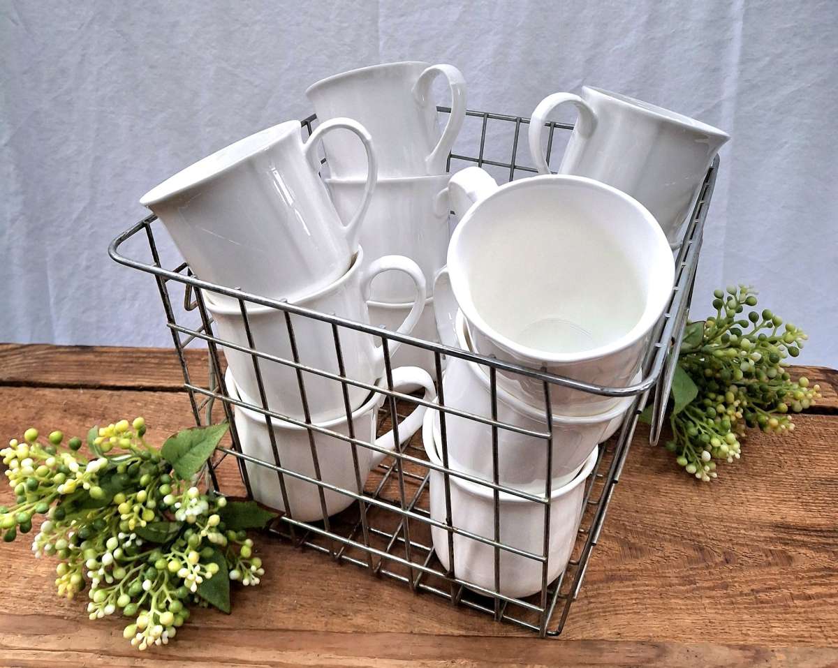 Diner mugs in vintage basket