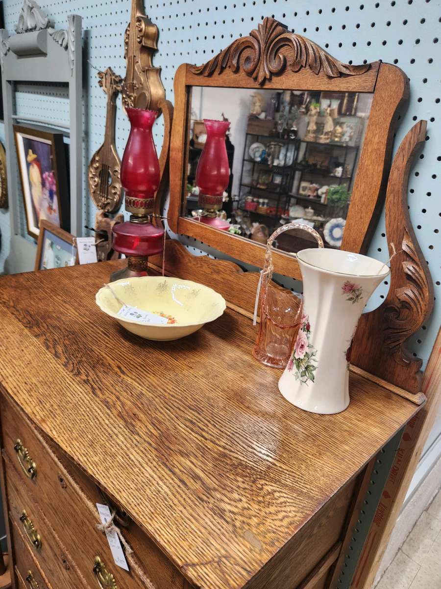 Beautiful antique oak chest 5 drawer dresser