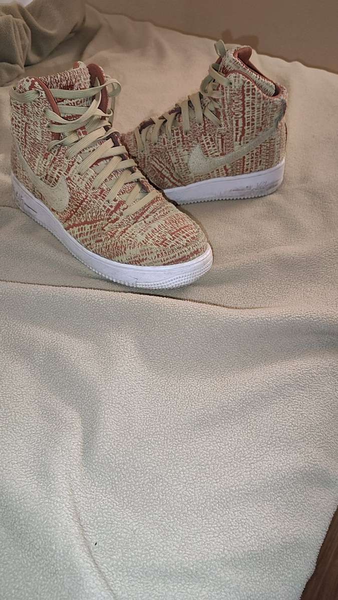 Nike sneaker mens size 8