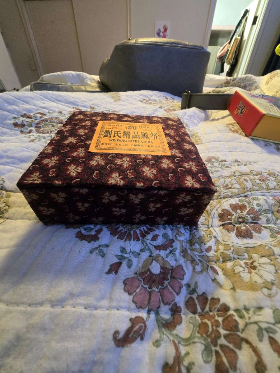 vintage weifang minature kite in display box