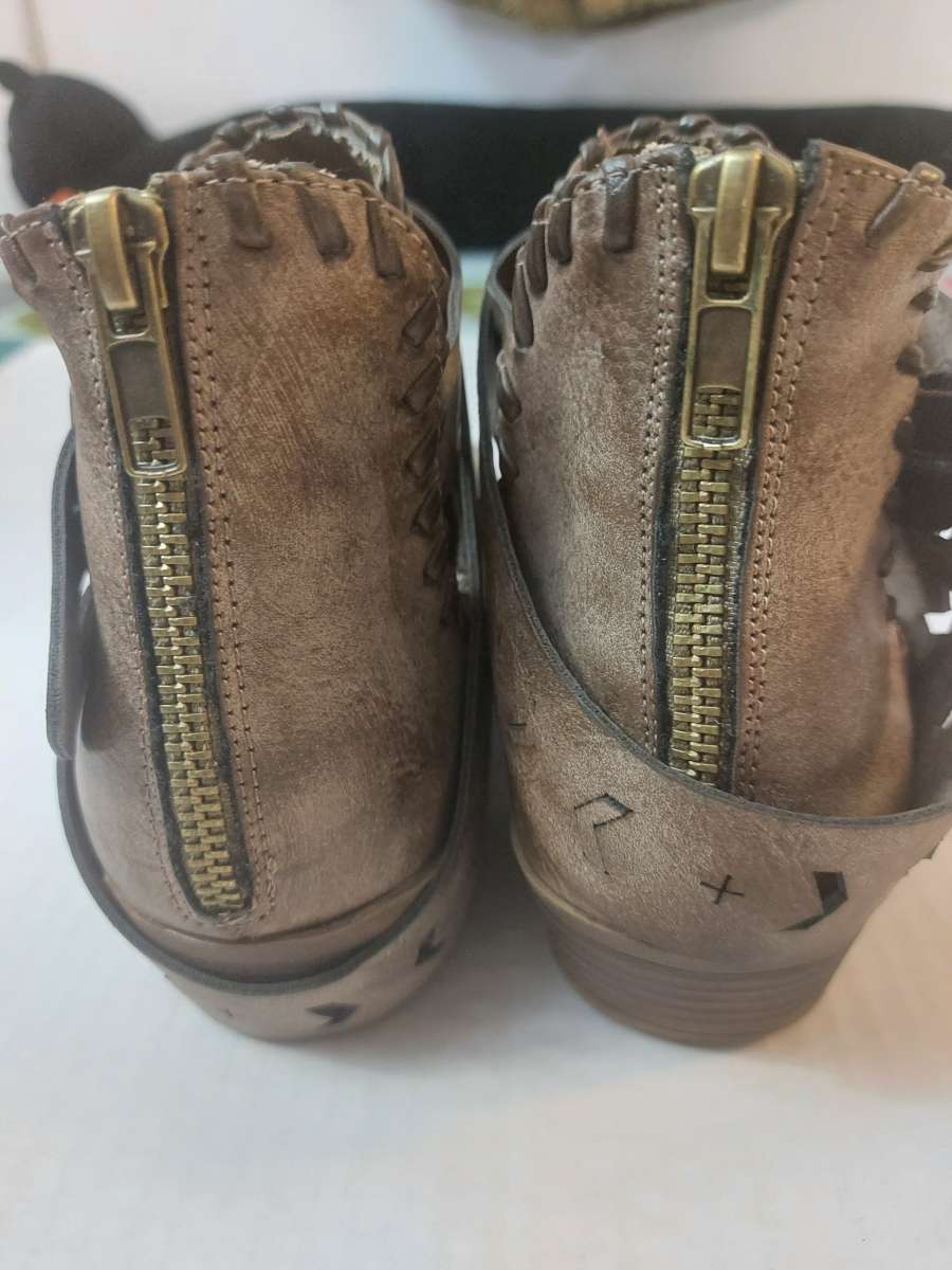 Rampage Criss Cross Strap Ankle Zip  Booties Size 7