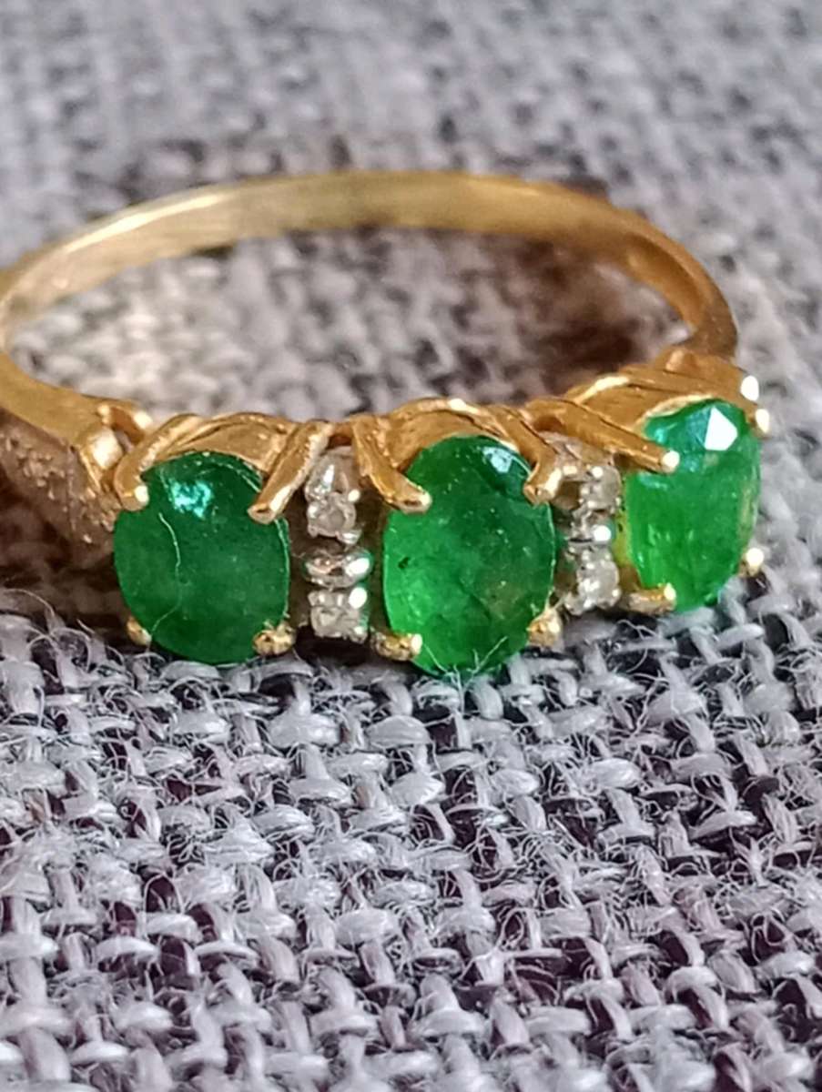 14K Yellow Gold Emerald stone engagement ring size 7