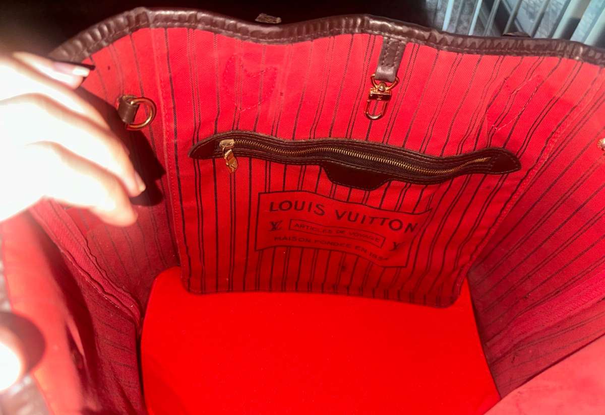 Authentic Louis Vuitton q MM in Damier Ebene