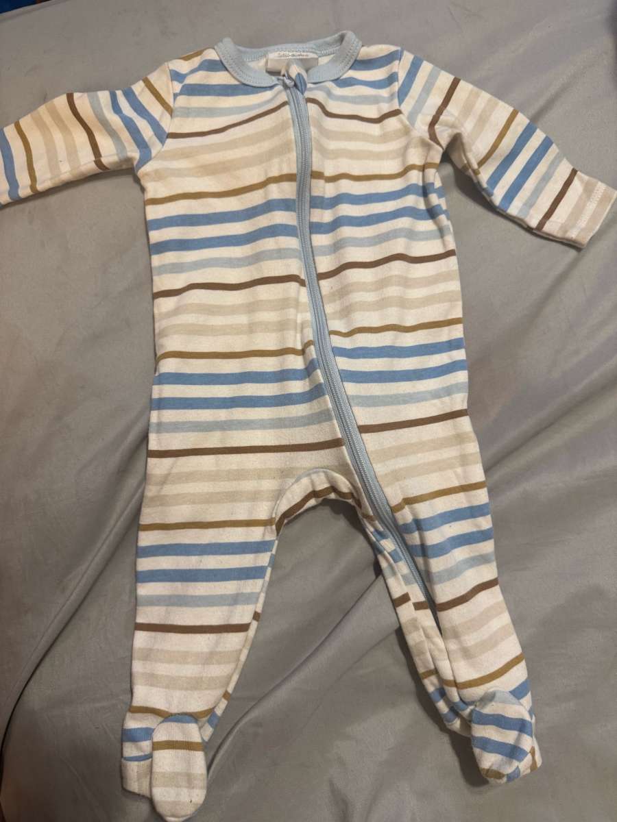 3 to 6 month onesie like new