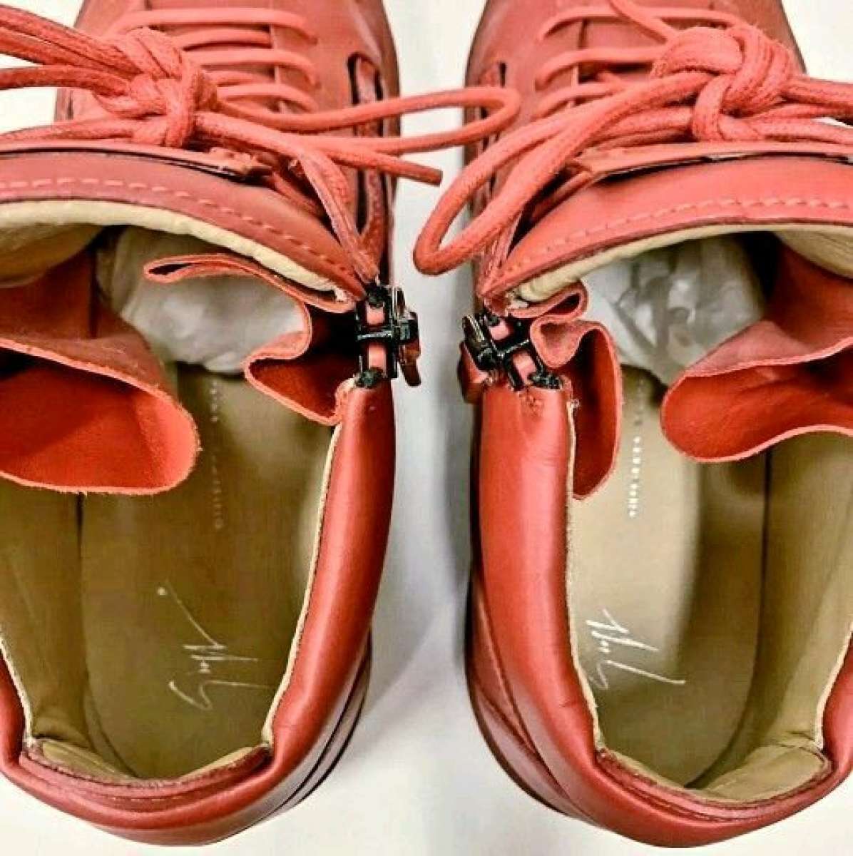 Giuseppe Zanotti Kriss