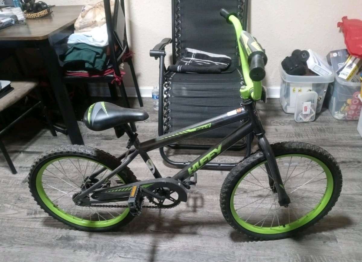 HUFFY ROCK IT V20 BOYS BIKE LIME GREEN  BLACK BIKE LOT 2