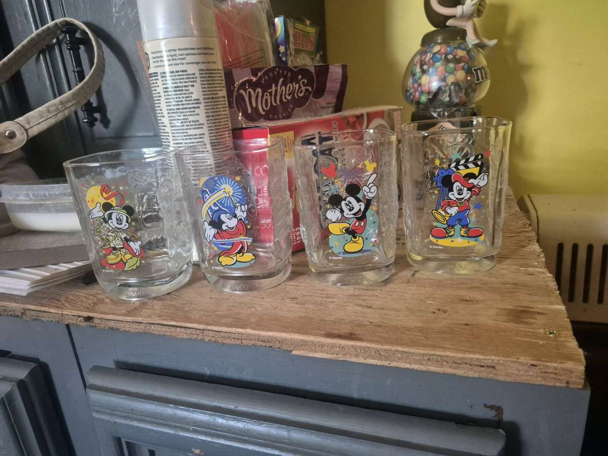 Set of 4 2000 McDonalds Glassware