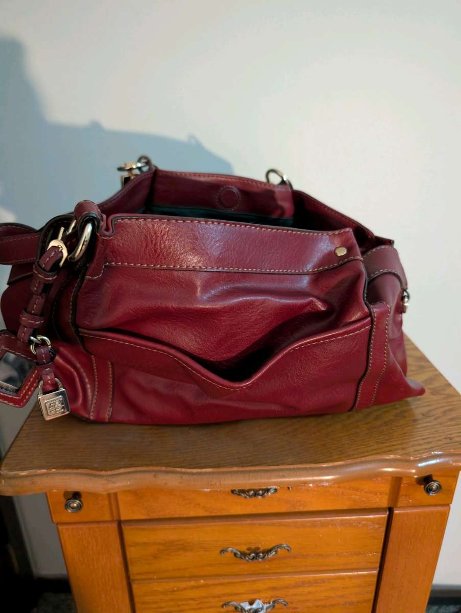 Elegant Burgundy Leather Handbag