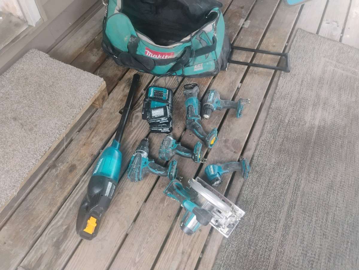 mickitta tools set with bag on wheels