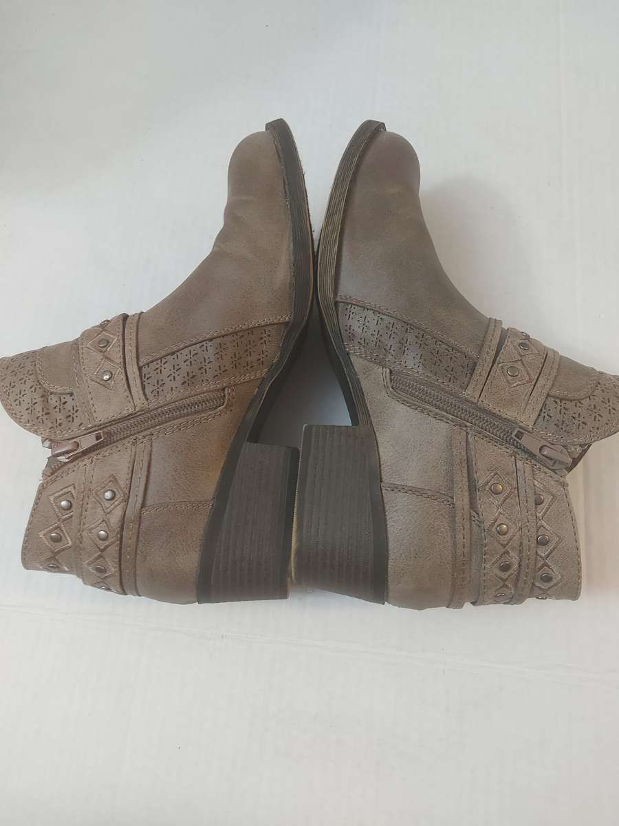 Sugar Thunderome Ankle Boots Size 7