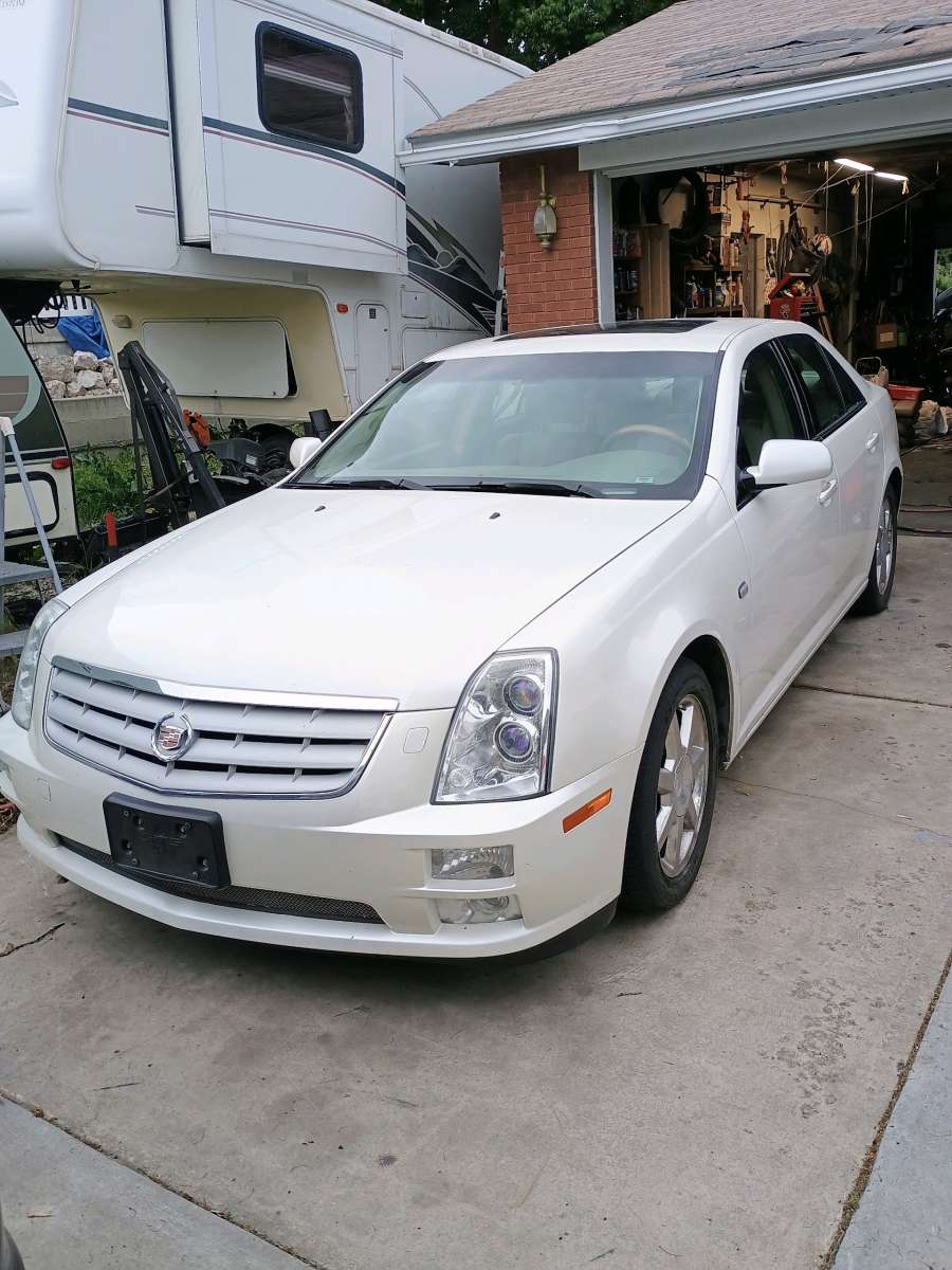 2005 STS V8 LUXURY SPORTS SEDAN CADILLAC