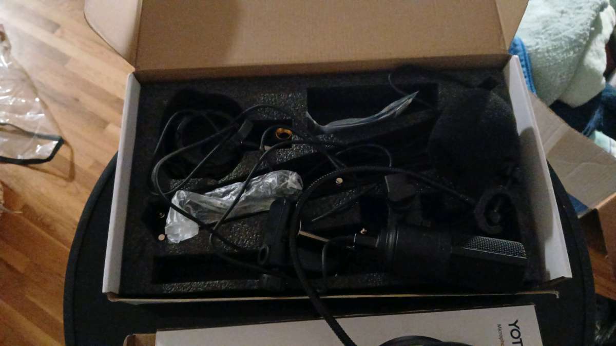 STUDIO MUSIC EQUIPMENT