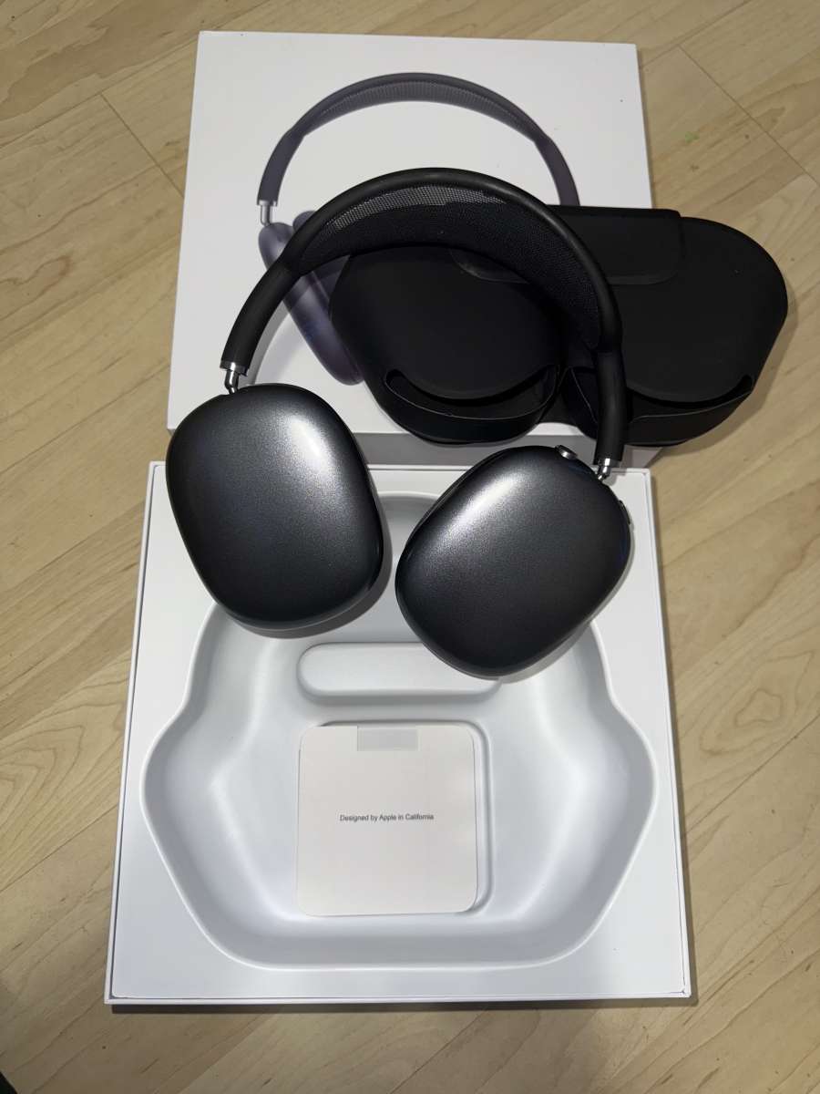 Apple AirPod Maxs Space Gray