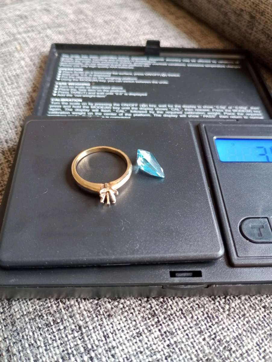 Aquamarine 14k Gold Ring size 7 for women  Sold as is