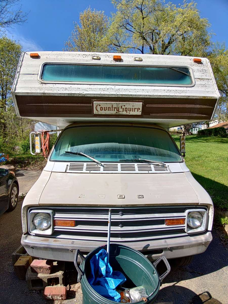 1976 Dodge RV    MUST GO
