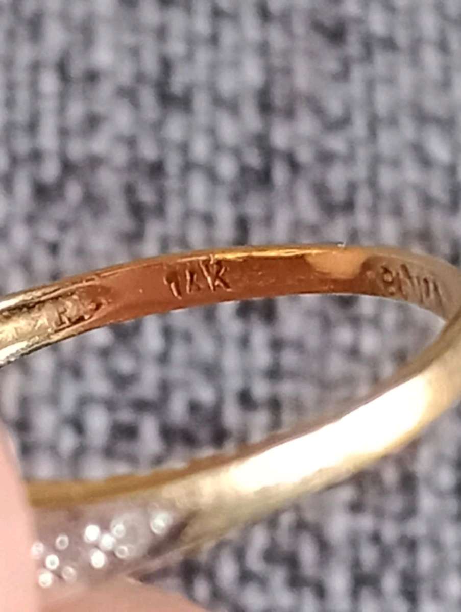 14K Yellow Gold Emerald stone engagement ring size 7