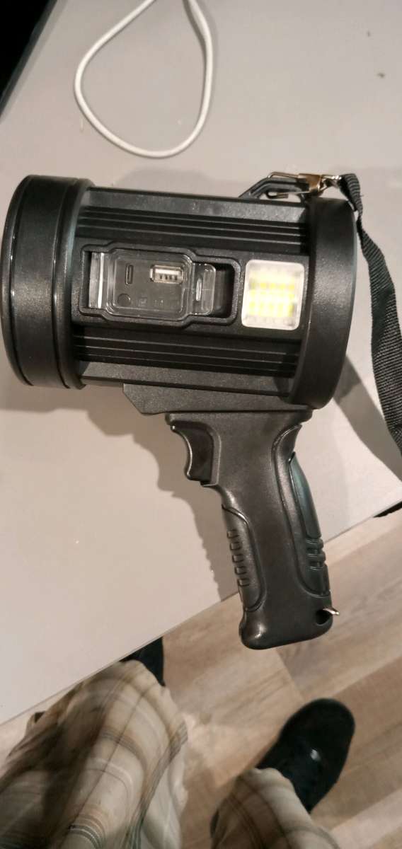 lapara tiene tanbien tiene cargador potlable