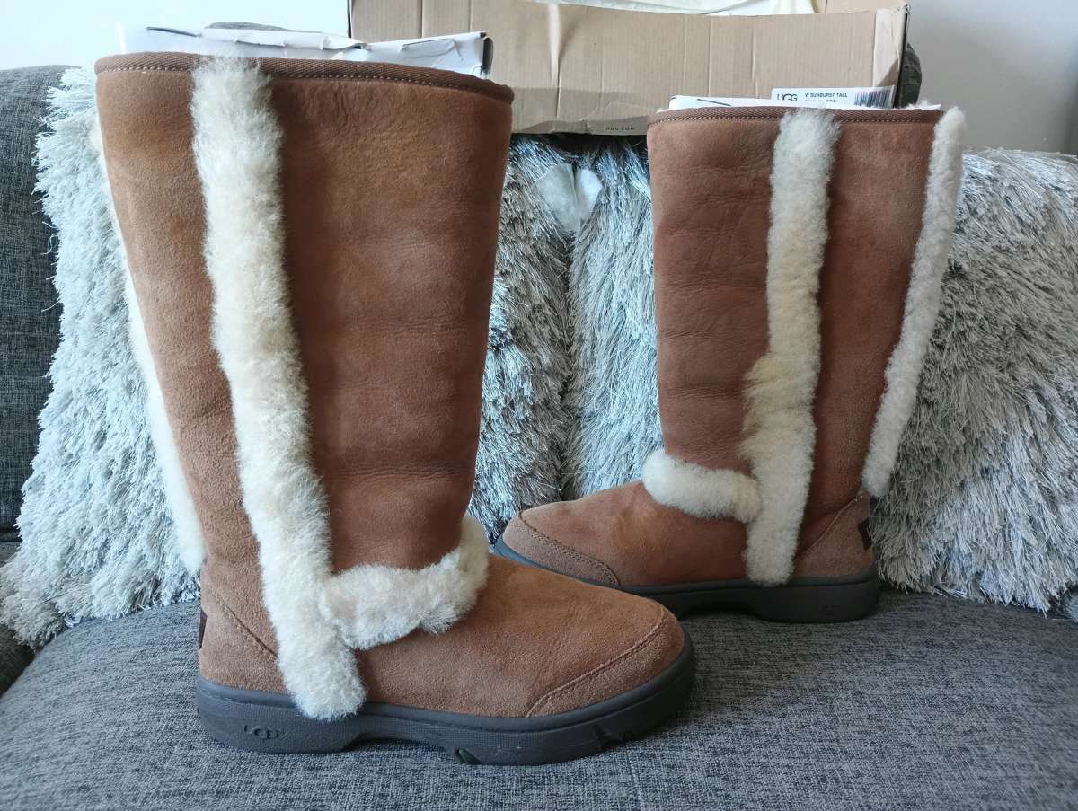 UGG Australia Brown Sunburst Suede Boots Size 8 womens