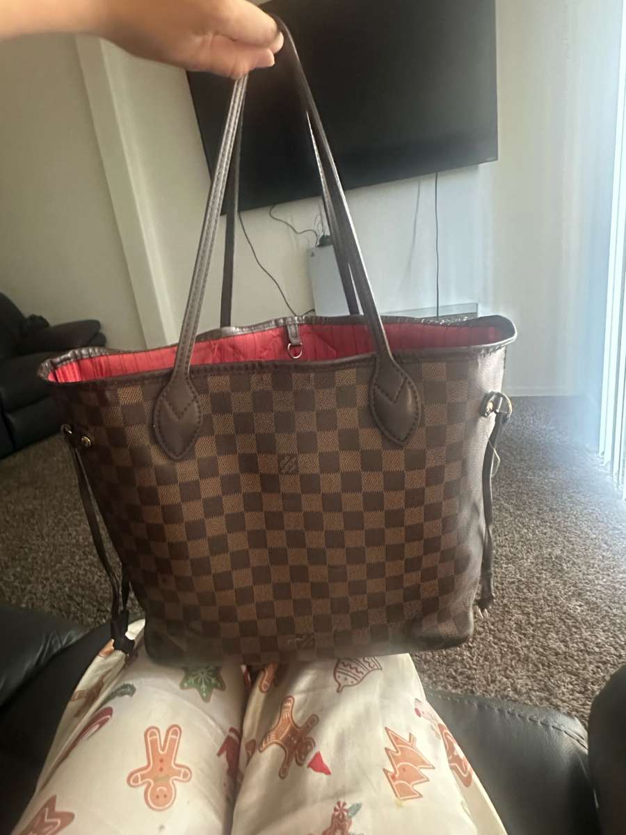 Authentic Louis Vuitton q MM in Damier Ebene