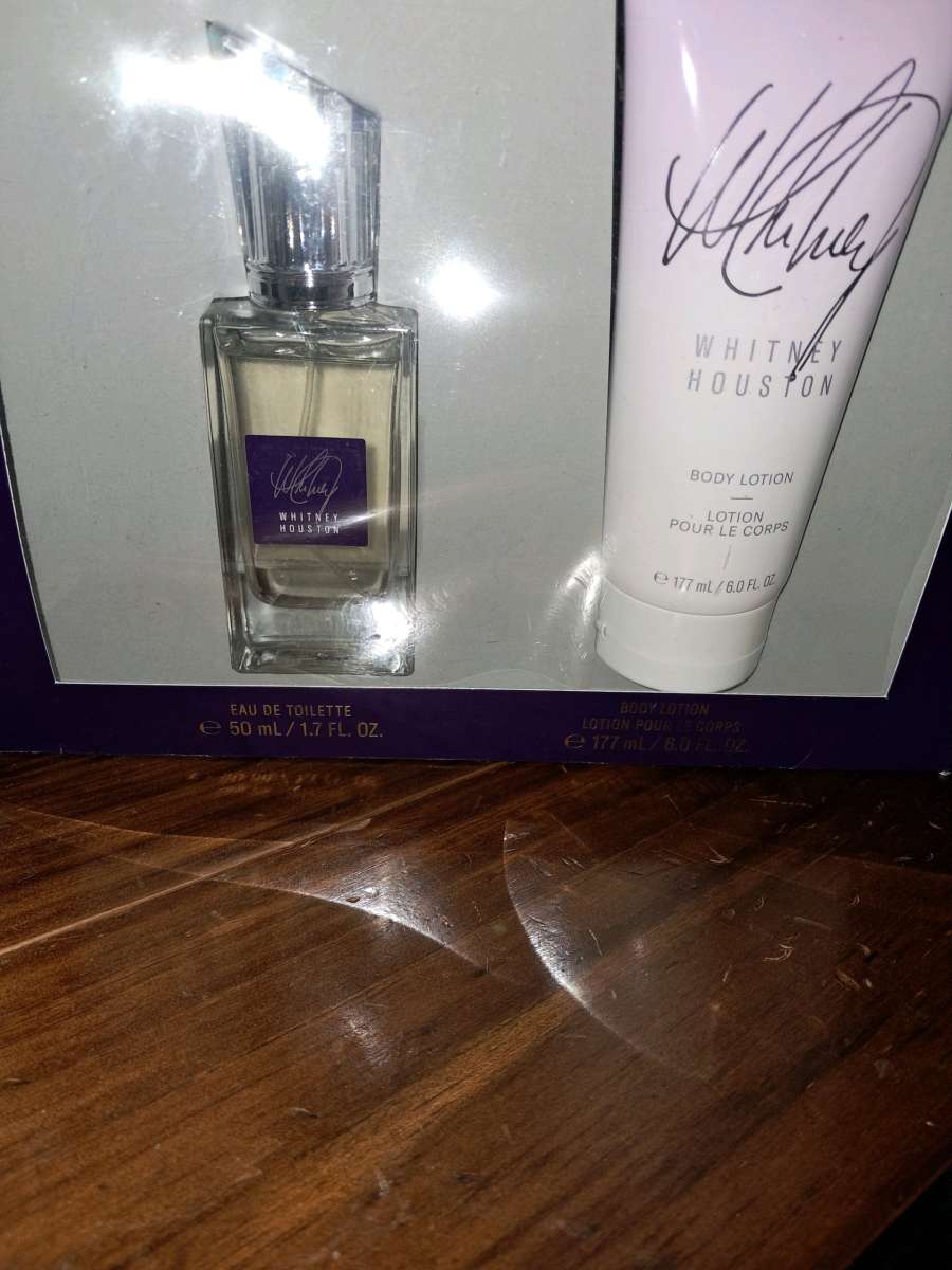Whitney Houston gift swt nwt