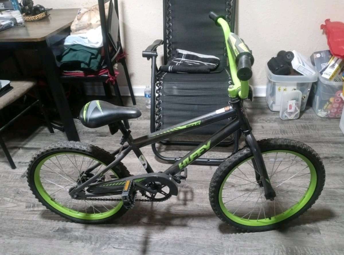 HUFFY ROCK IT V20 BOYS BIKE LIME GREEN  BLACK BIKE LOT 2