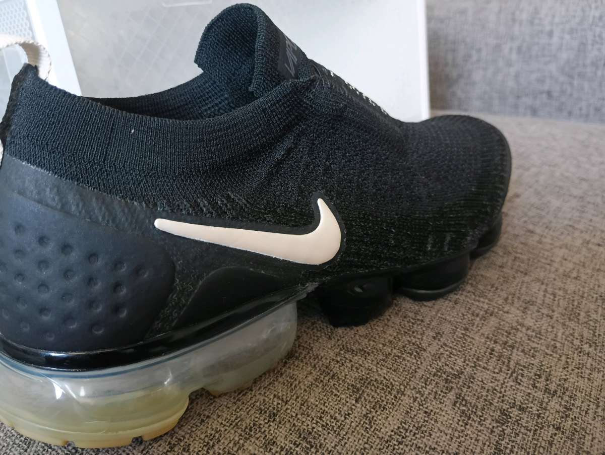 NIKE AIR VAPORMAX size 7 for women