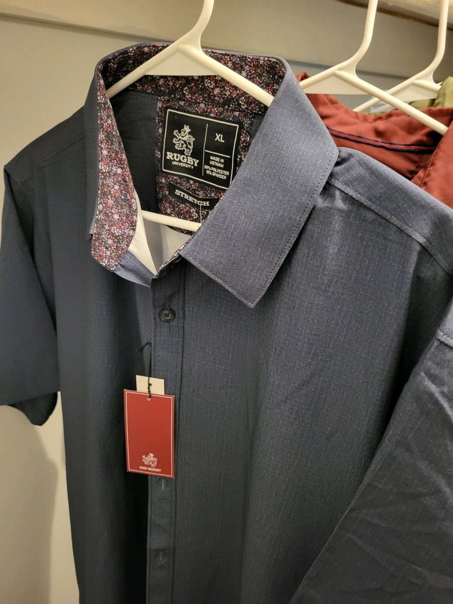 5 Mens Brand New Short Sleeve Shirts with a bonus backpack