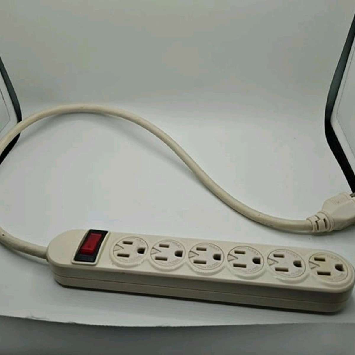 Belkin 6Outlet Power Strip with fivefoot cord White
