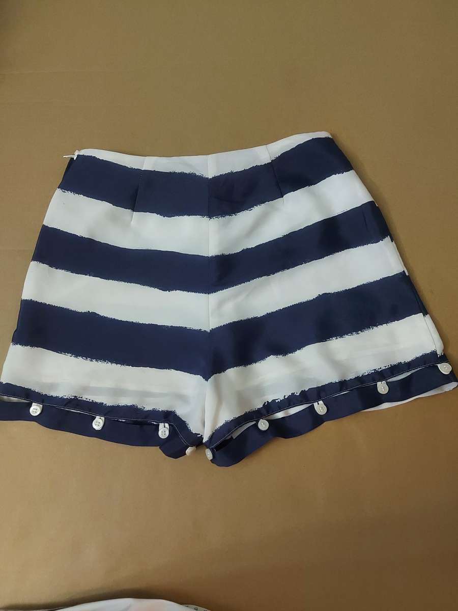 BCBGeneration Nautical BlueWhite Striped Shorts Size 0