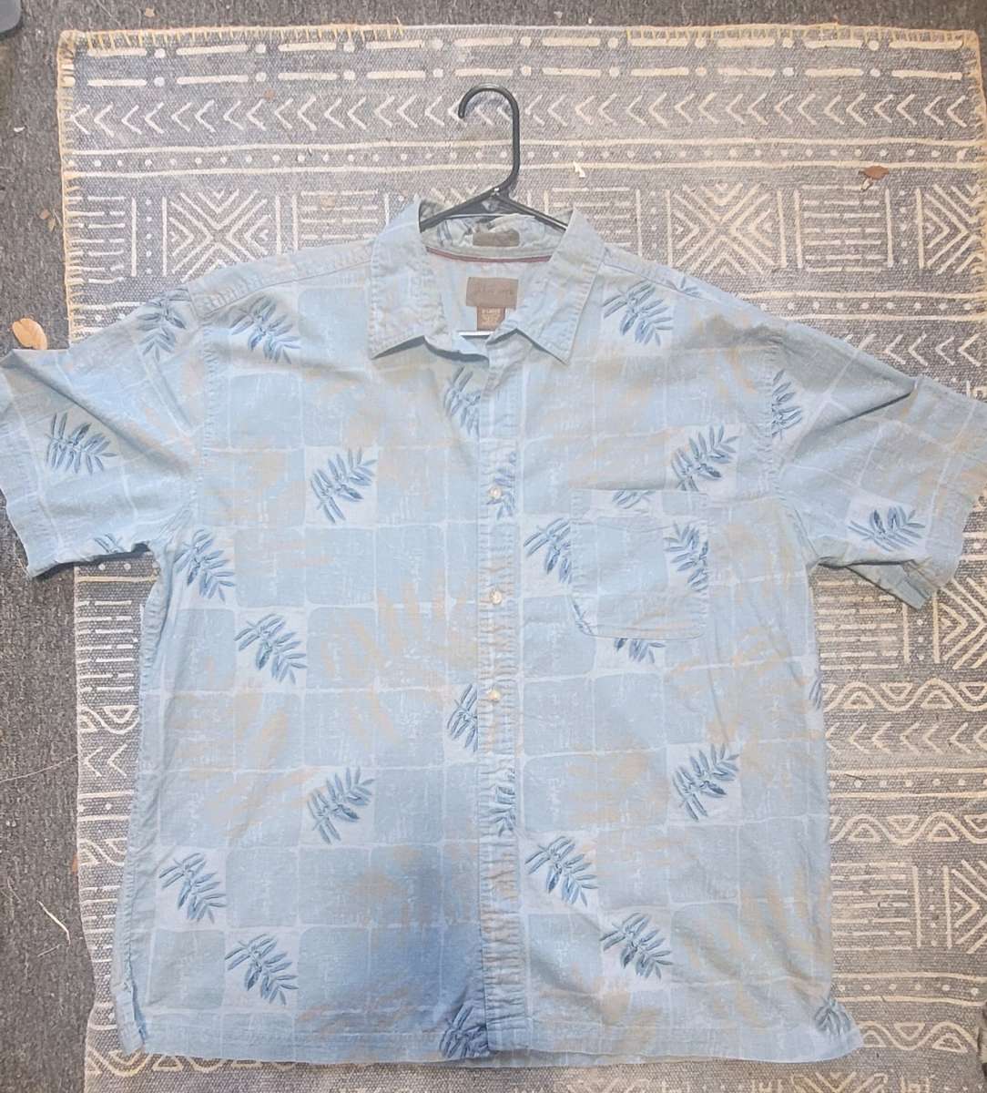 Mens Button up Size XL