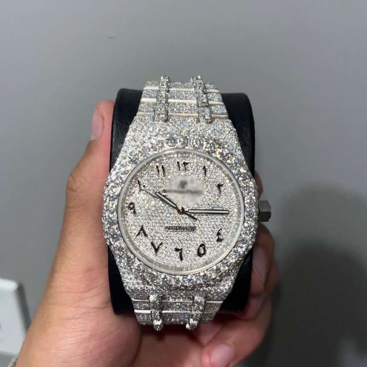 men vvs mossinite ap watch great condition