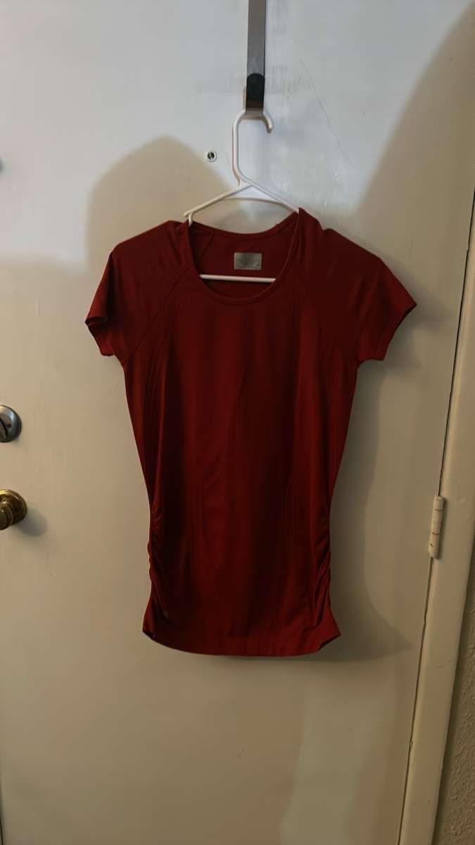 Athleta Red Activewear Top Size M Running Exercise Workout