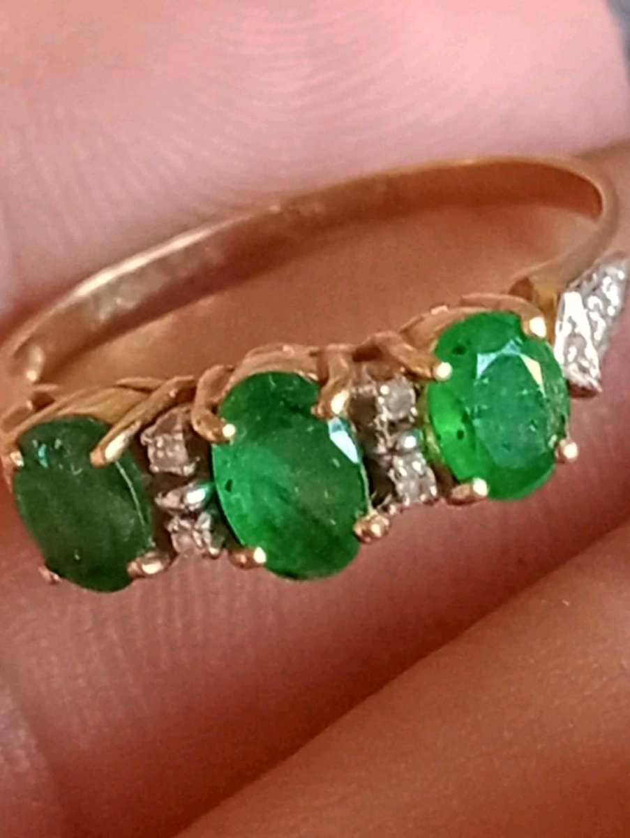 14K Yellow Gold Emerald stone engagement ring size 7
