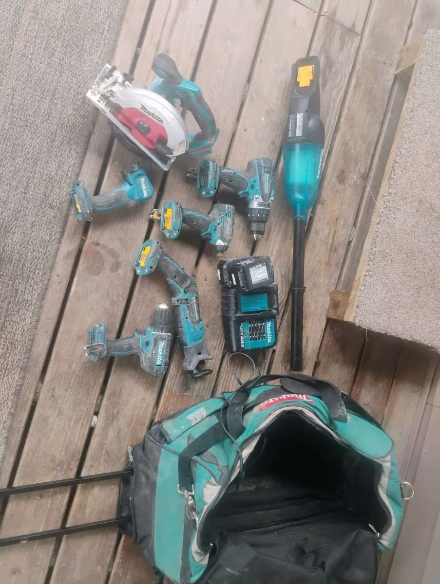 mickitta tools set with bag on wheels