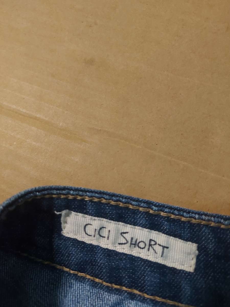 Hot Kiss Cici Embroidered Heart Short Size 7