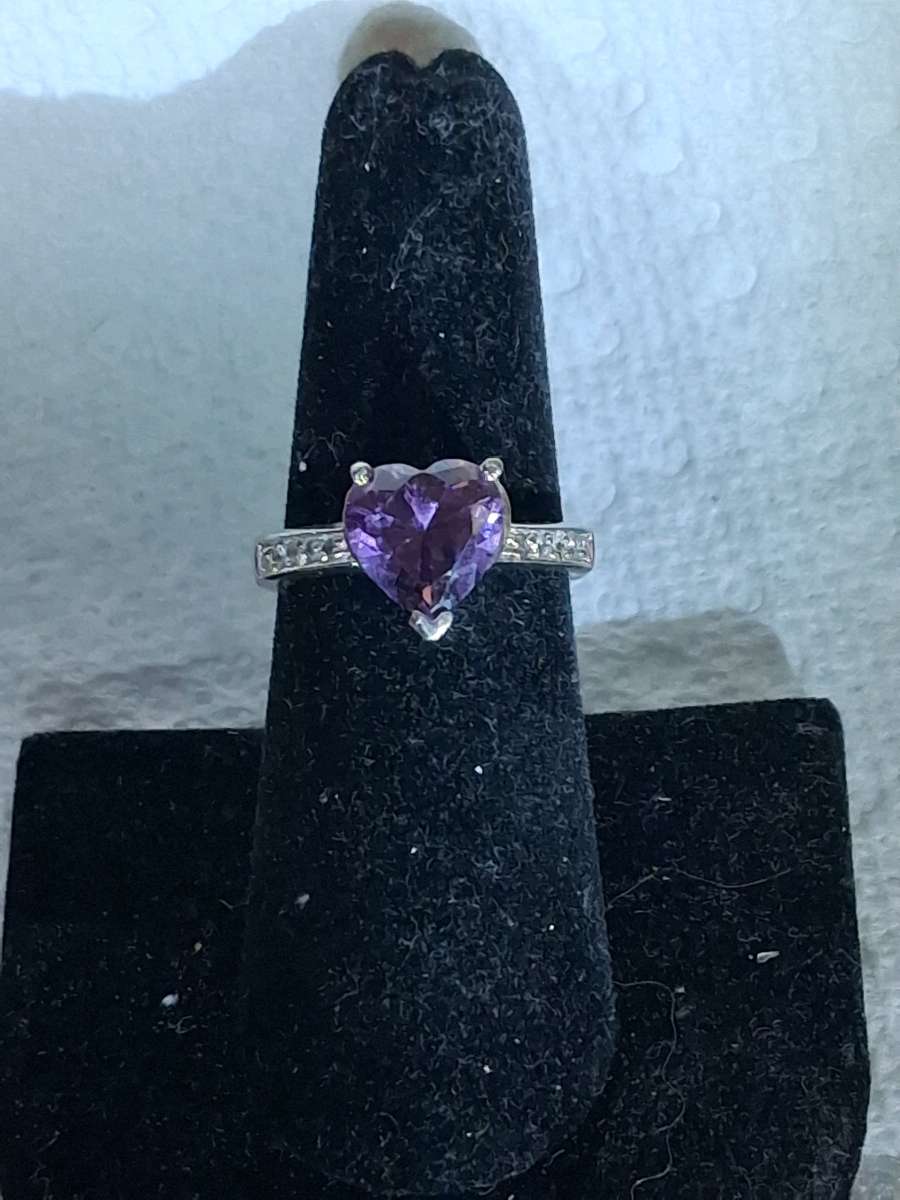 14k white gold diamond and amethyst ring
