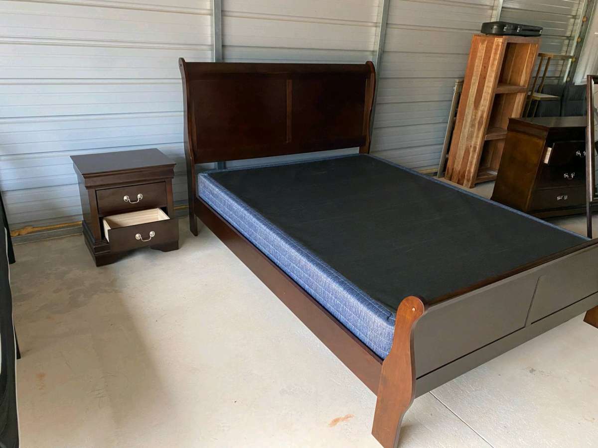 Queen Size Bedroom Set  Free Delivery If Needed
