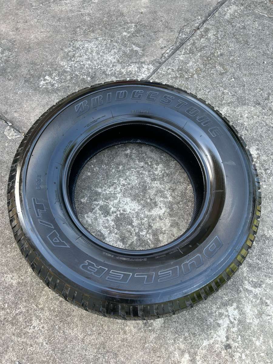 Bridgestone Dueler tire AT 245 75R17