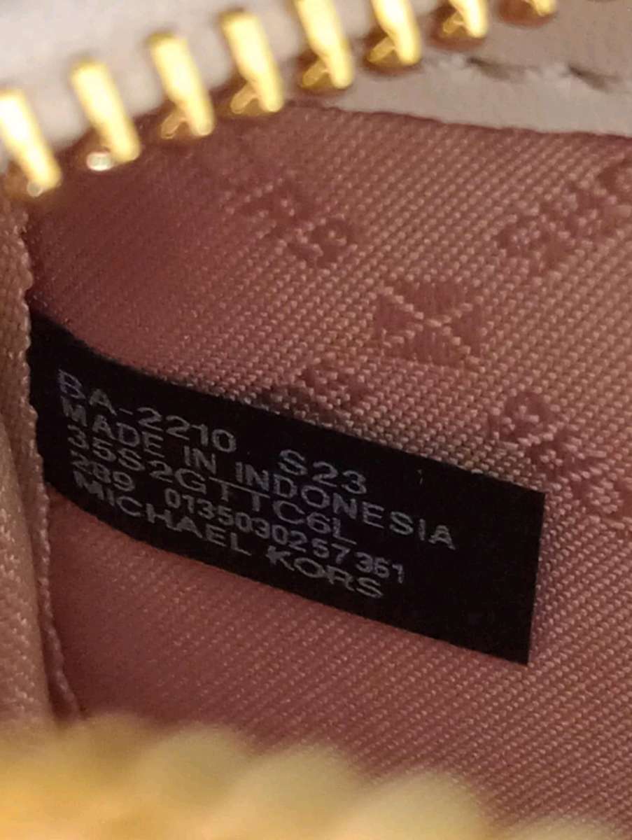 MICHAEL KORS JET SET TRAVEL purse