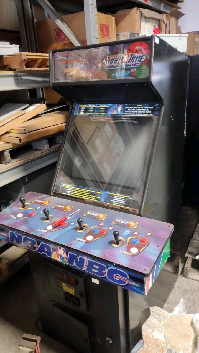 NBA Showtime  NFL Blitz 2000 Arcade Cabinet