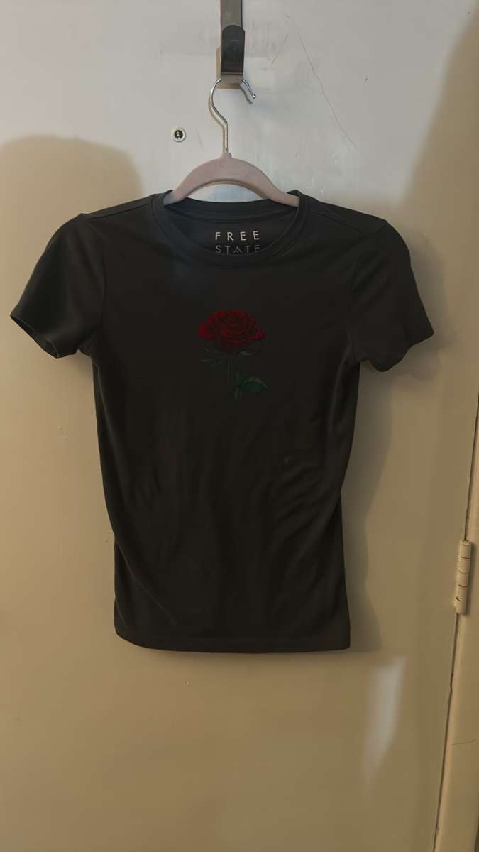 Free State Gray Womens Rose Graphic Tee Size XS Trending Ros
