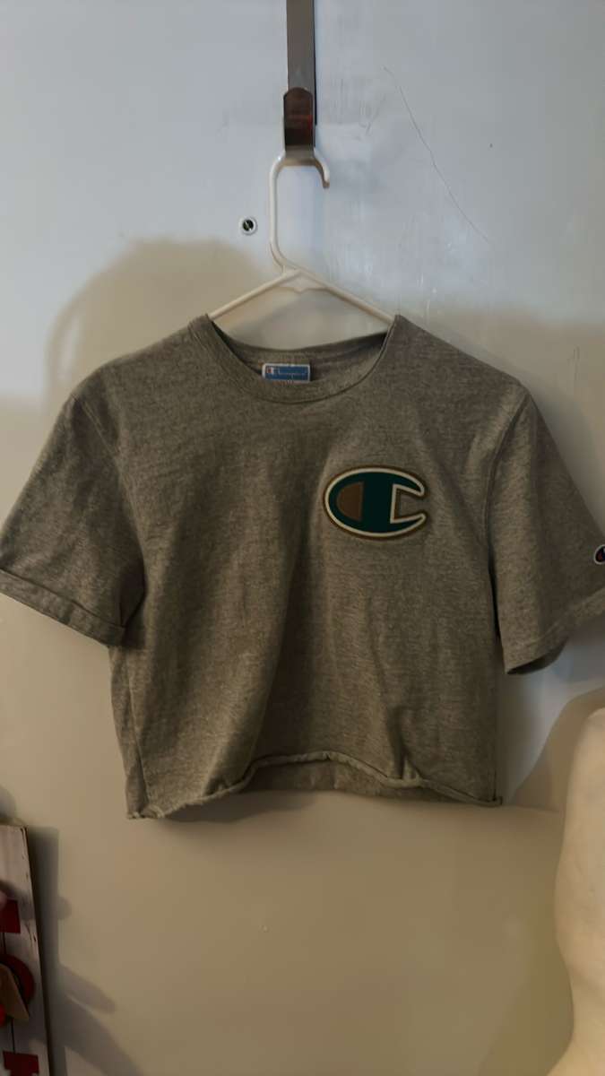 Champion Cropped Rolled Hem Tee Size Small