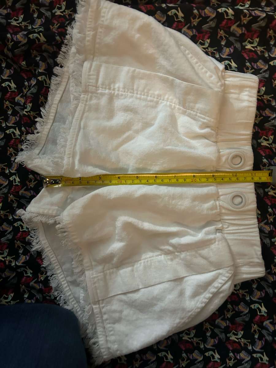 KendallKylie White High Waist Raw Hem Shorts Size XS Linen