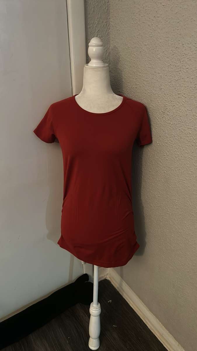 Athleta Red Activewear Top Size M Running Exercise Workout