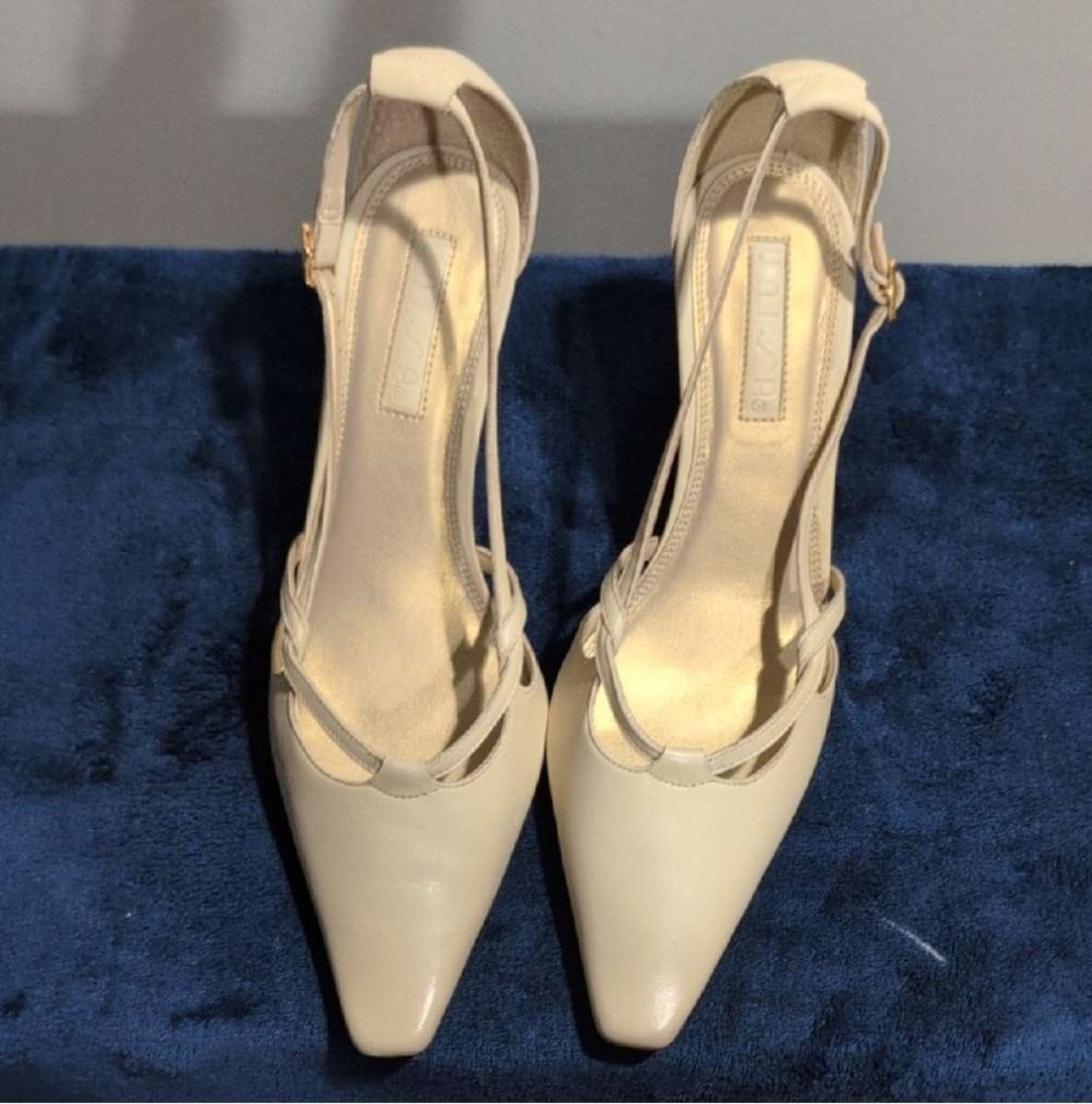 Elegant Cream Womens Heels size 10 medium
