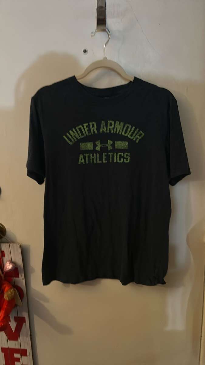 Under Armour Athletics Heat Gear Tee Size XL