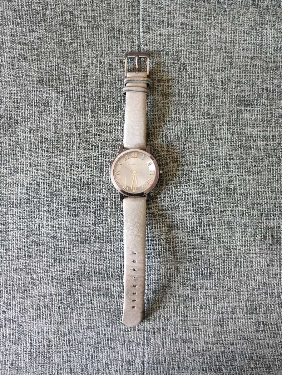 MICHAEL KORS Womens Norie Sable IP Latte Beige Leather Rose