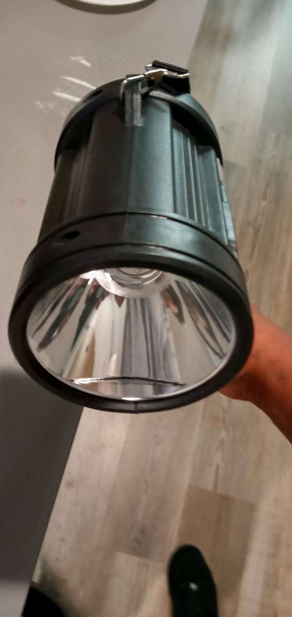 lapara tiene tanbien tiene cargador potlable