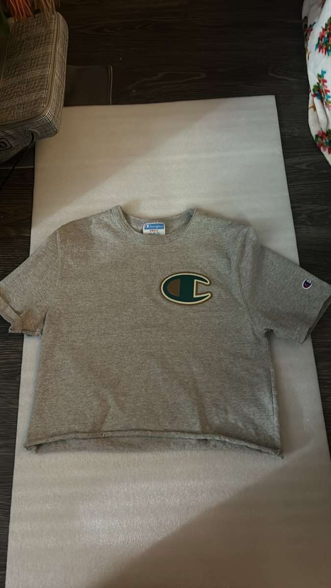 Champion Cropped Rolled Hem Tee Size Small